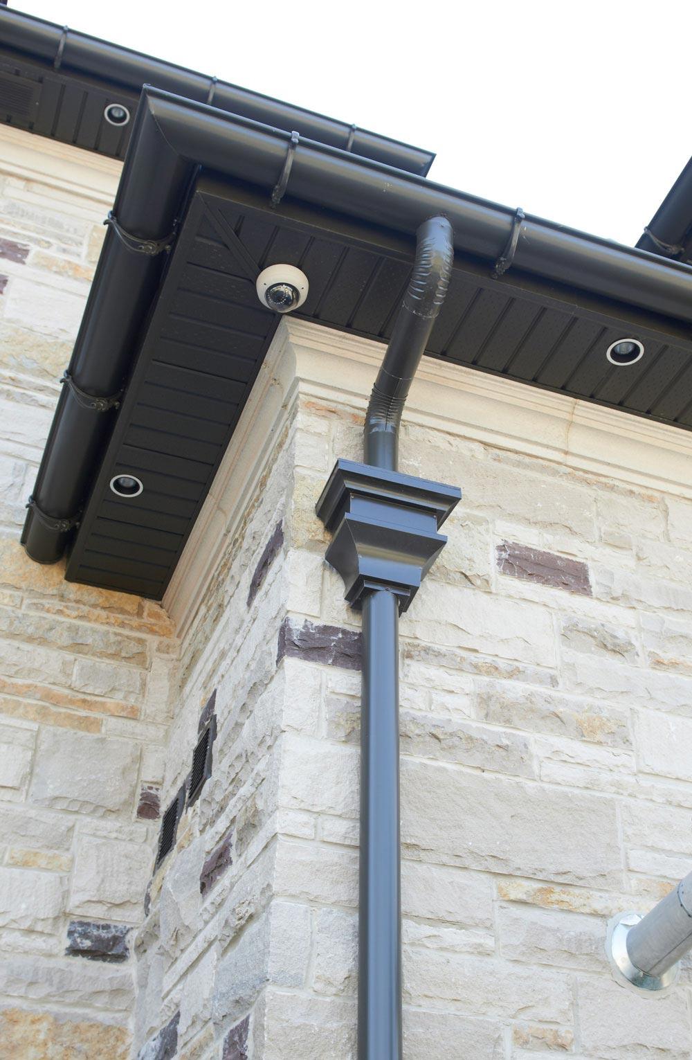 https://faytrimbuildinggroup.ca/wp-content/uploads/2023/07/Eavestrough-and-Gutter-Benefits.jpg